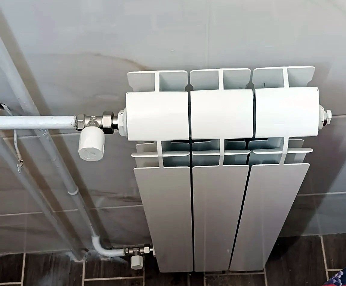 Aluminijumski radijator sa termostatskim ventilom